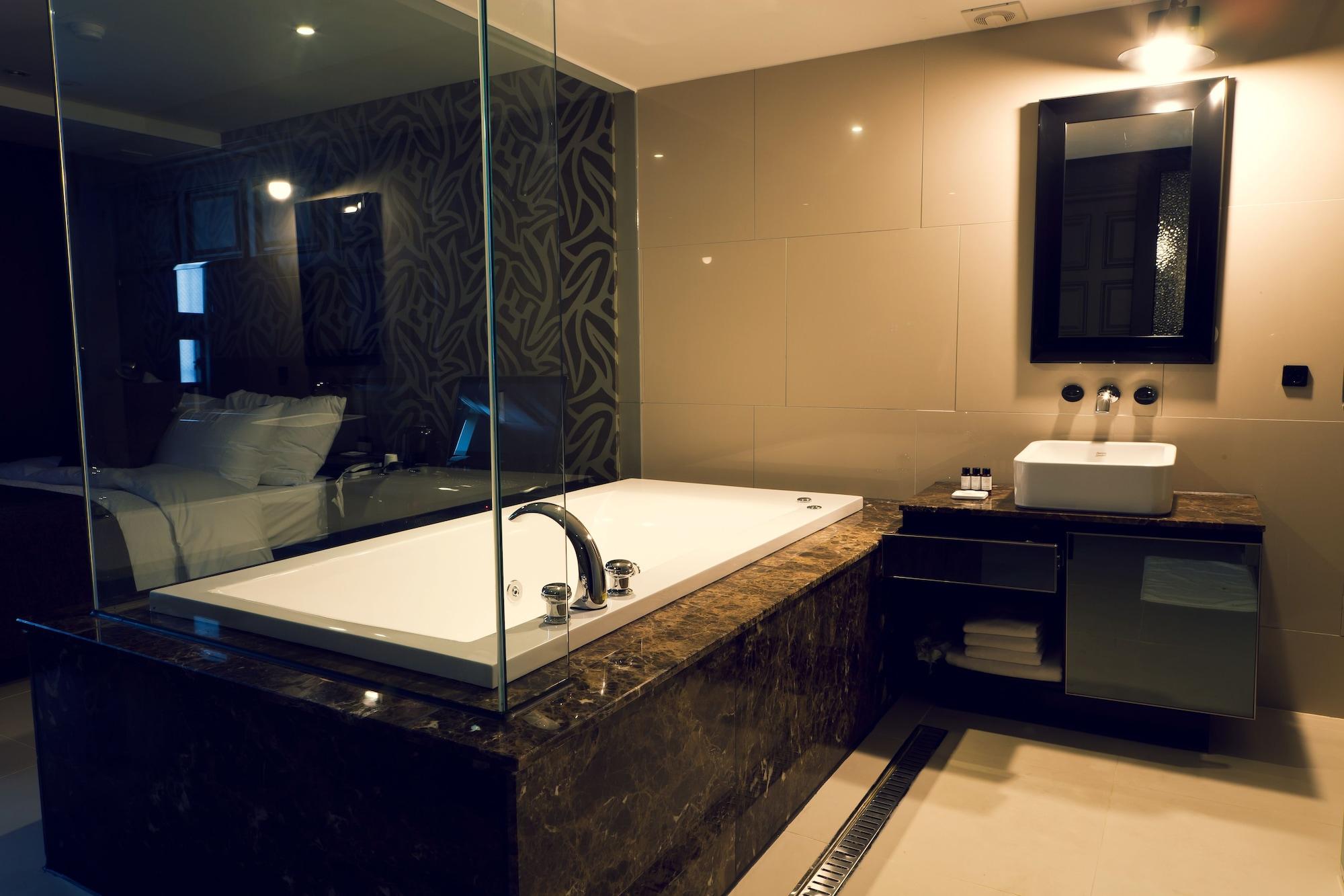 Khách sạn Amare 2*