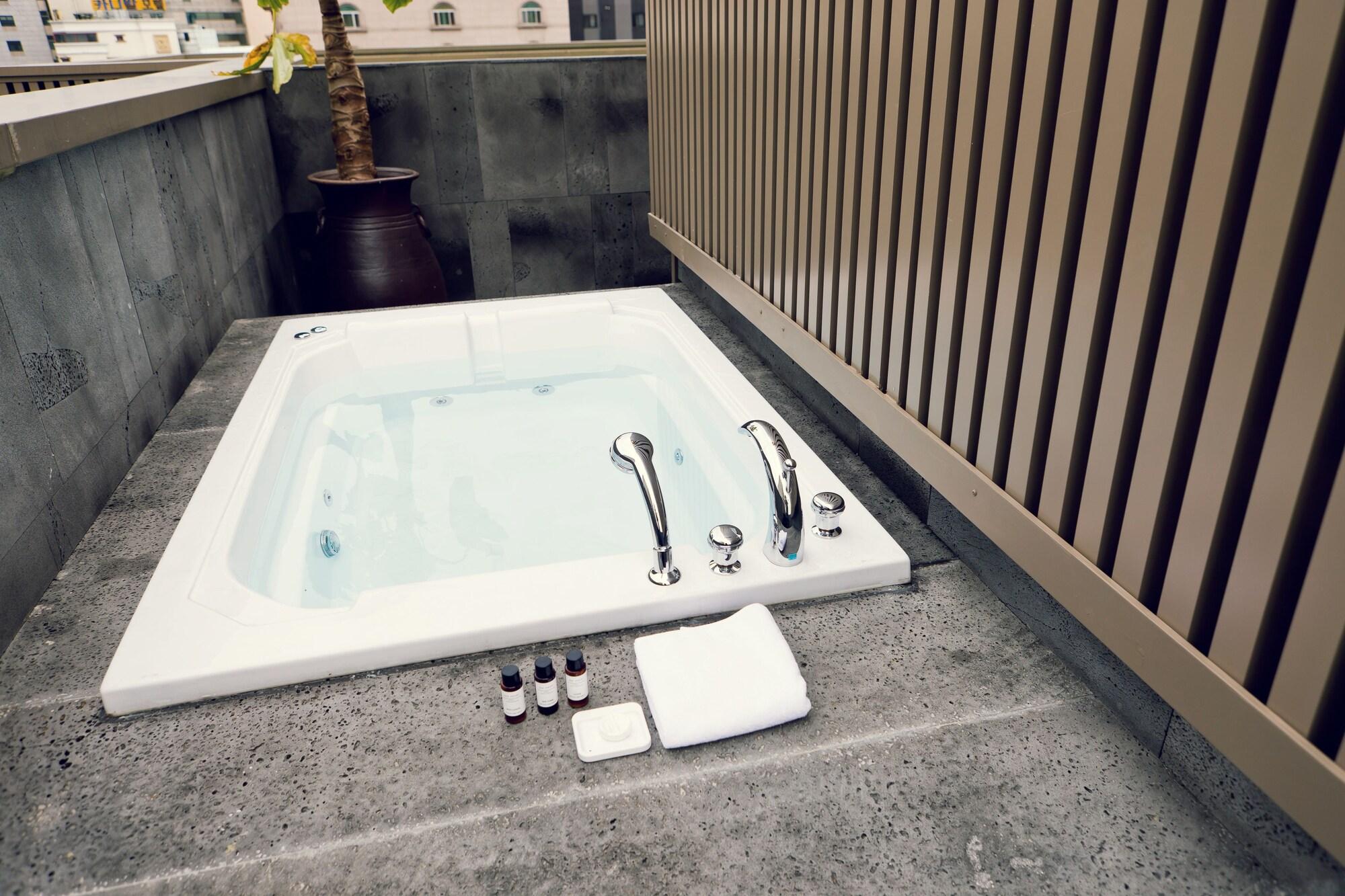 Amare 2* Busan