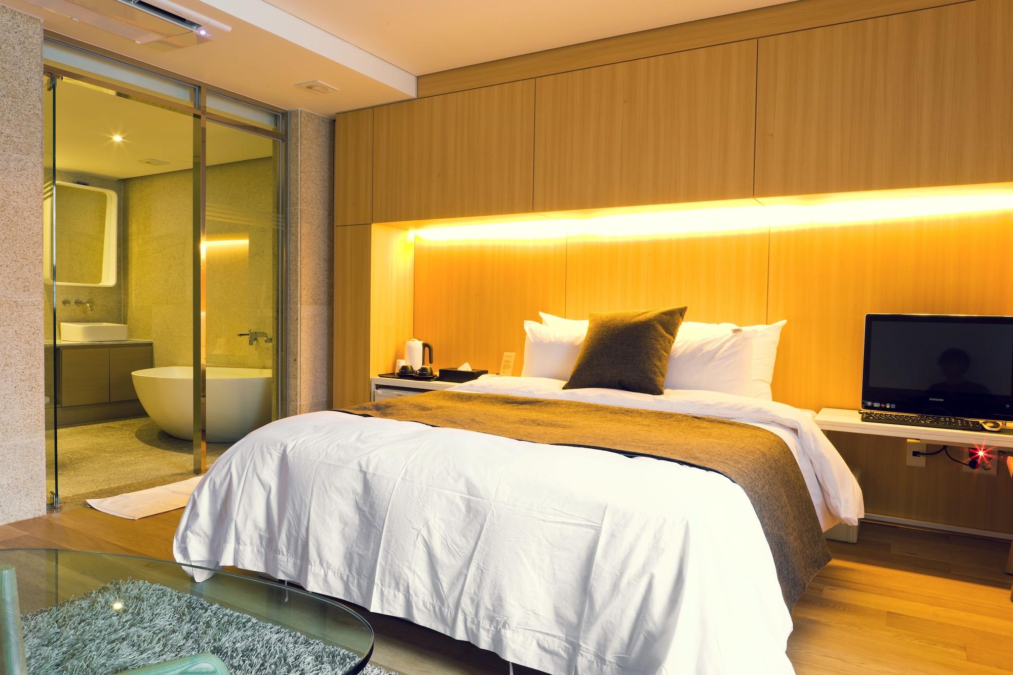Amare 2* Busan