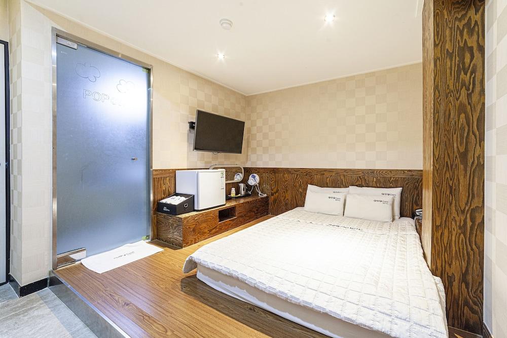 Popcorn Hotel 2*
