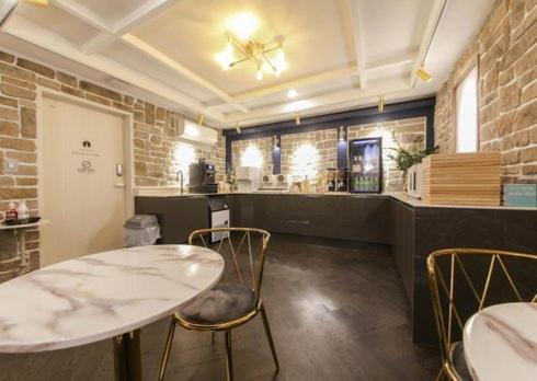 French Code Hotel