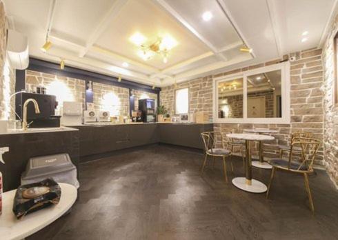 French Code Hotel