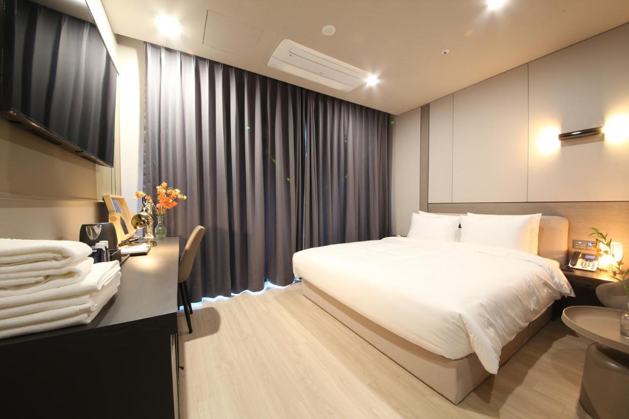 The Metro Hotel