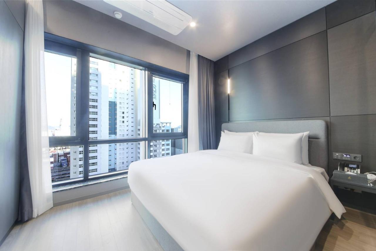 The Metro Hotel *