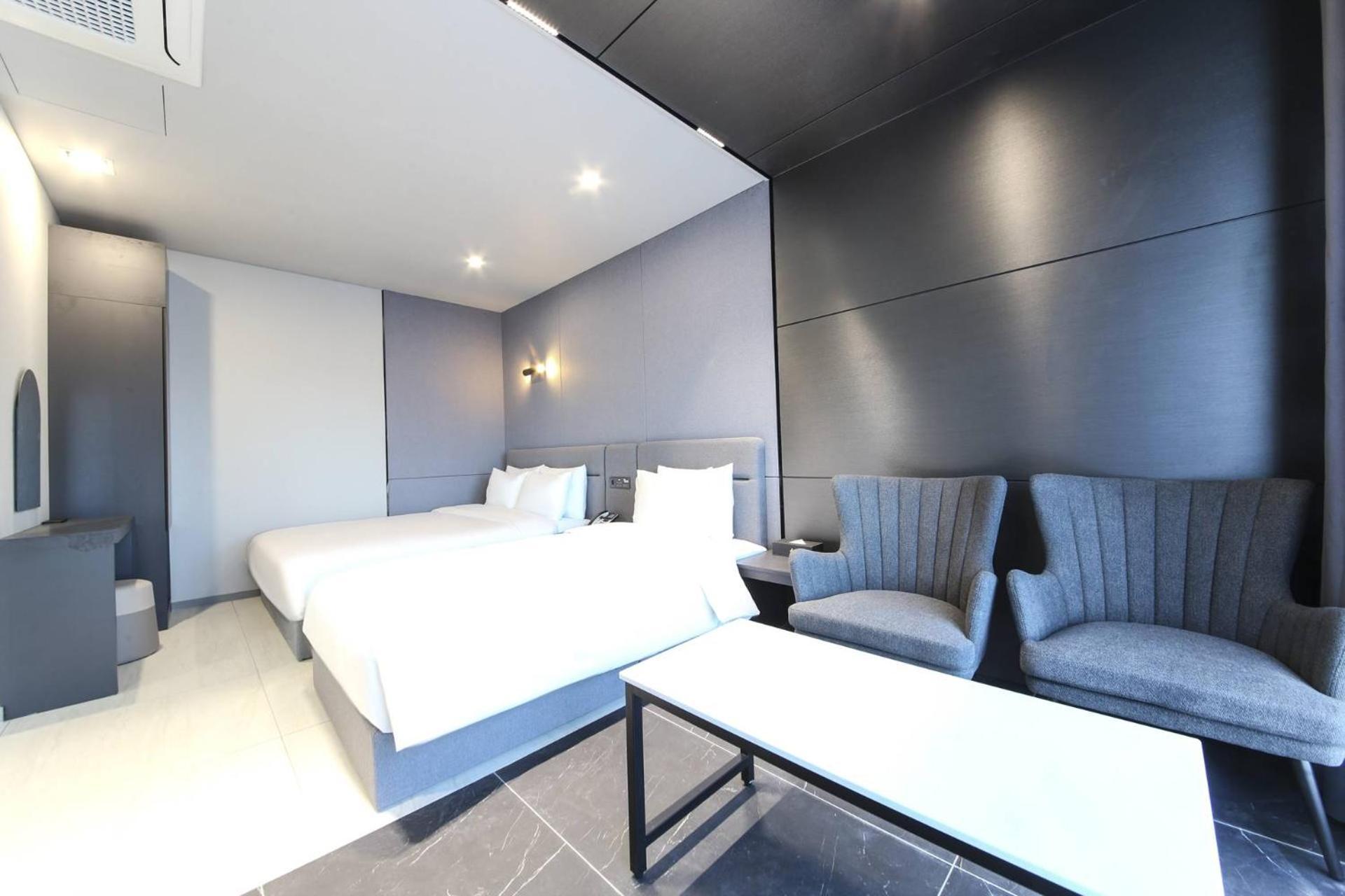 The Metro Hotel