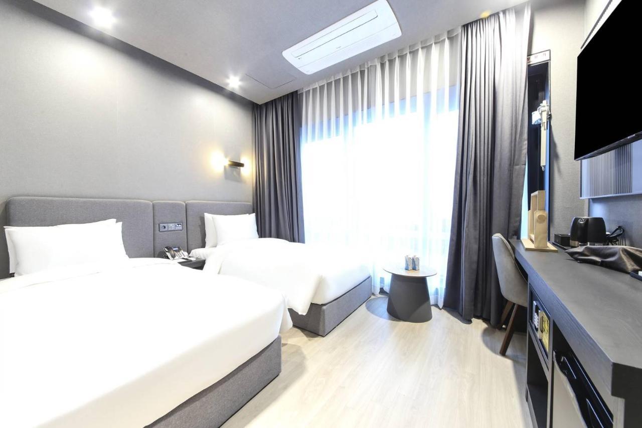 The Metro Hotel