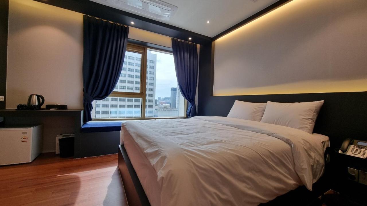 Gold Stone Hotel