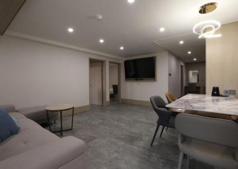 H Avenue Hwamyeong Motel *