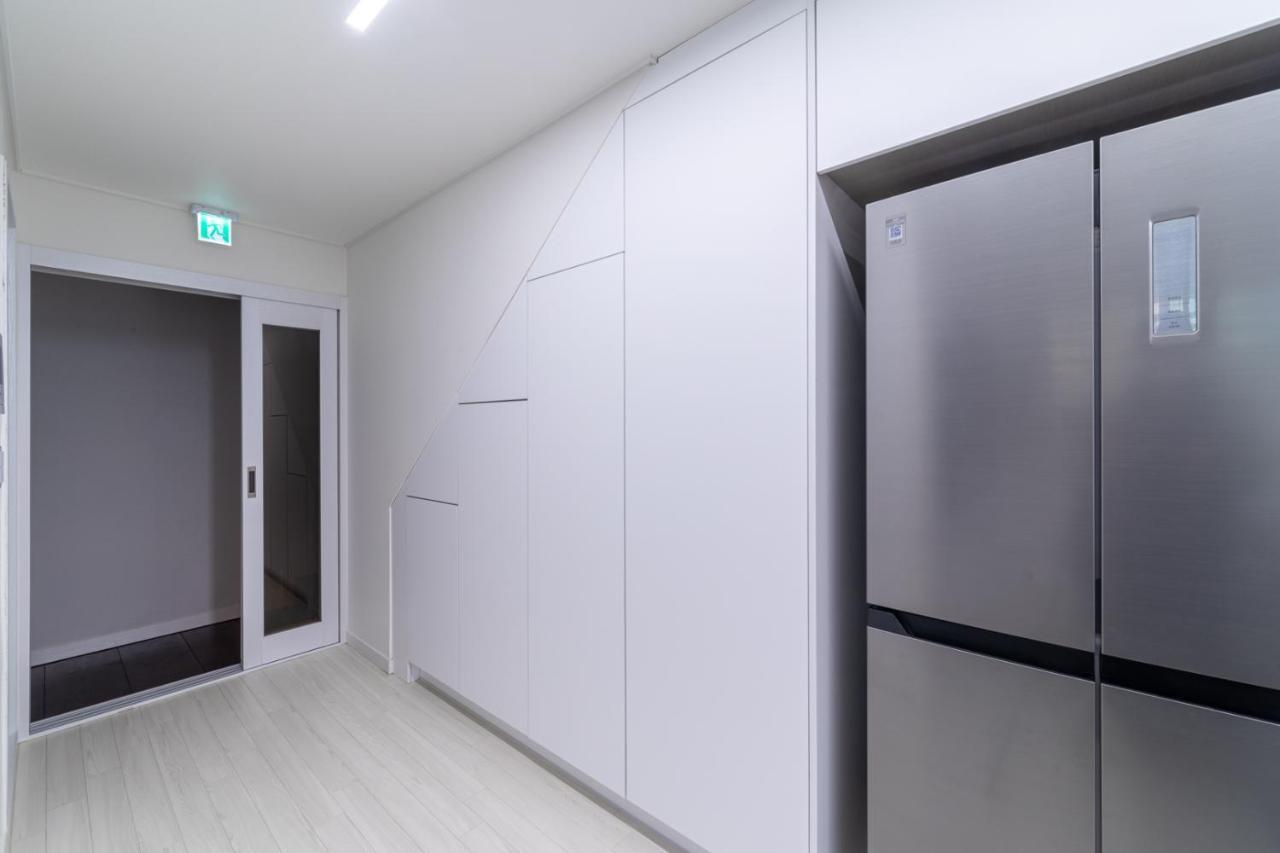 4 3 Bathrooms Whole House Nhà nghỉ Busan