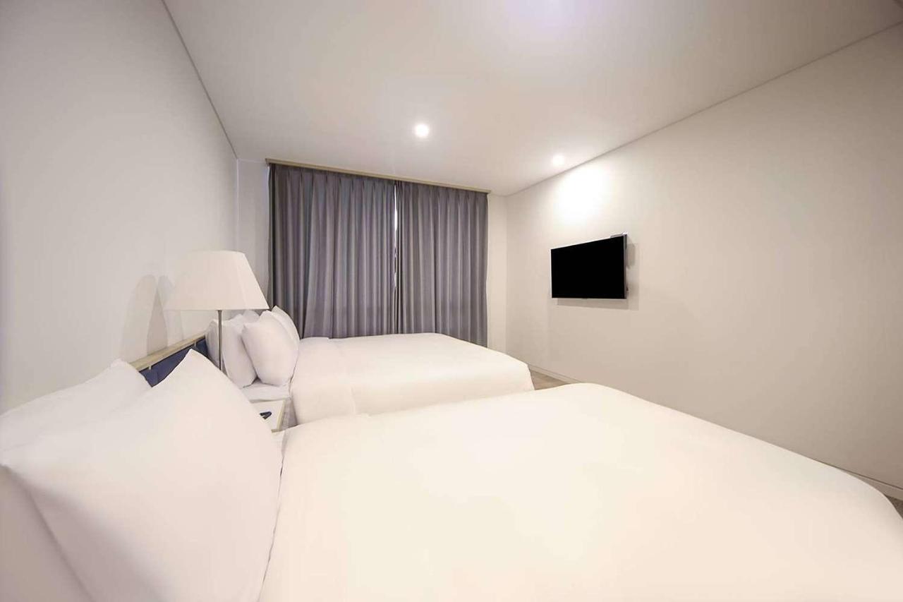 Hotel Hound Songjeong *