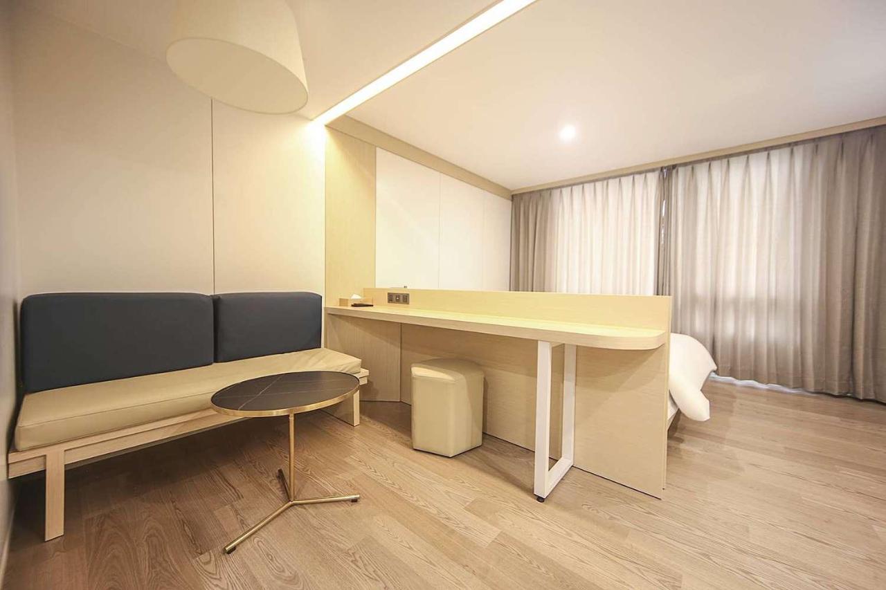 Hound Songjeong Hotel