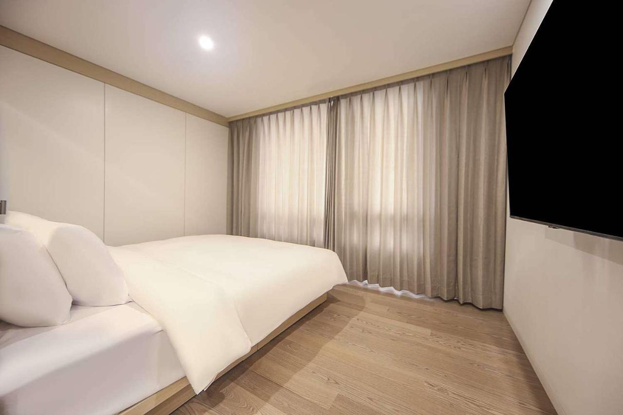 Hotel Hound Songjeong *