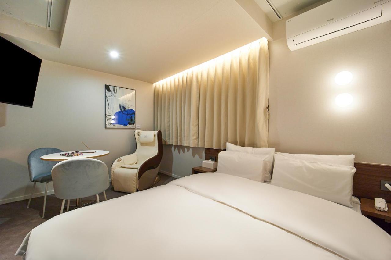 Aank Nampo Hotel