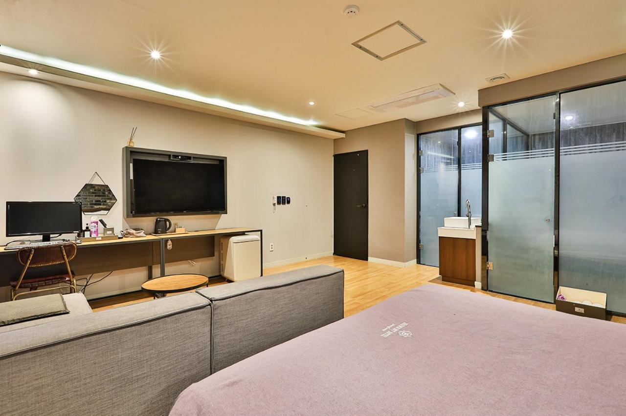 Hotel Brown Dot Jeonggwan
