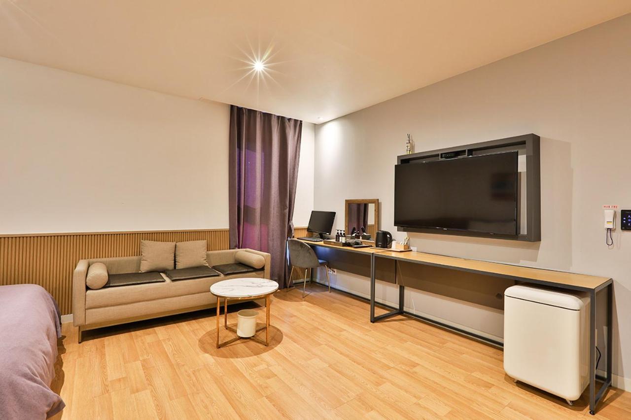 Hotel Brown Dot Jeonggwan *