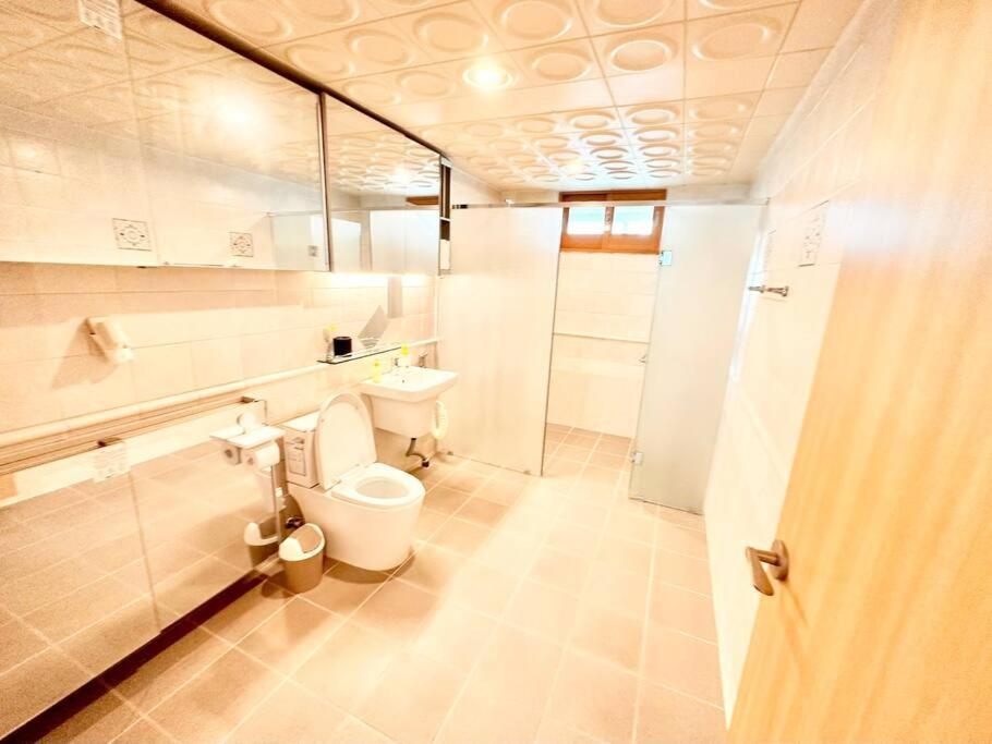 Penthouse Gwangan Located Main Enterance Of The Beach! Free Parking & Bbq With Amazing Patio! * Busan