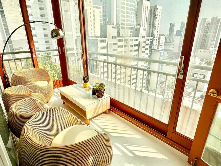 Penthouse Gwangan Located Main Enterance Of The Beach! Free Parking & Bbq With Amazing Patio! Villa Busan