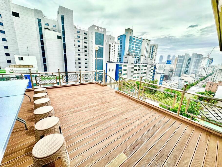 Penthouse Gwangan Located Main Enterance Of The Beach! Free Parking & Bbq With Amazing Patio! Villa