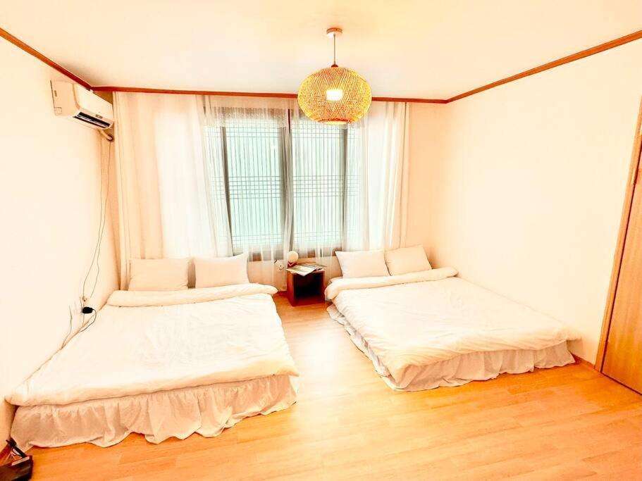 Villa Penthouse Gwangan Located Main Enterance Of The Beach! Free Parking & Bbq With Amazing Patio! *