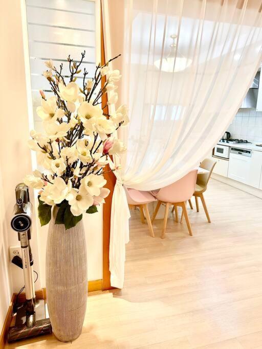 Penthouse Gwangan Located Main Enterance Of The Beach! Free Parking & Bbq With Amazing Patio!