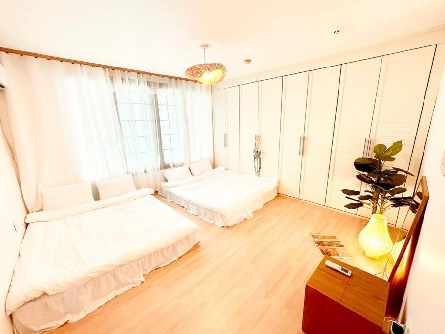 Villa Penthouse Gwangan Located Main Enterance Of The Beach! Free Parking & Bbq With Amazing Patio! *