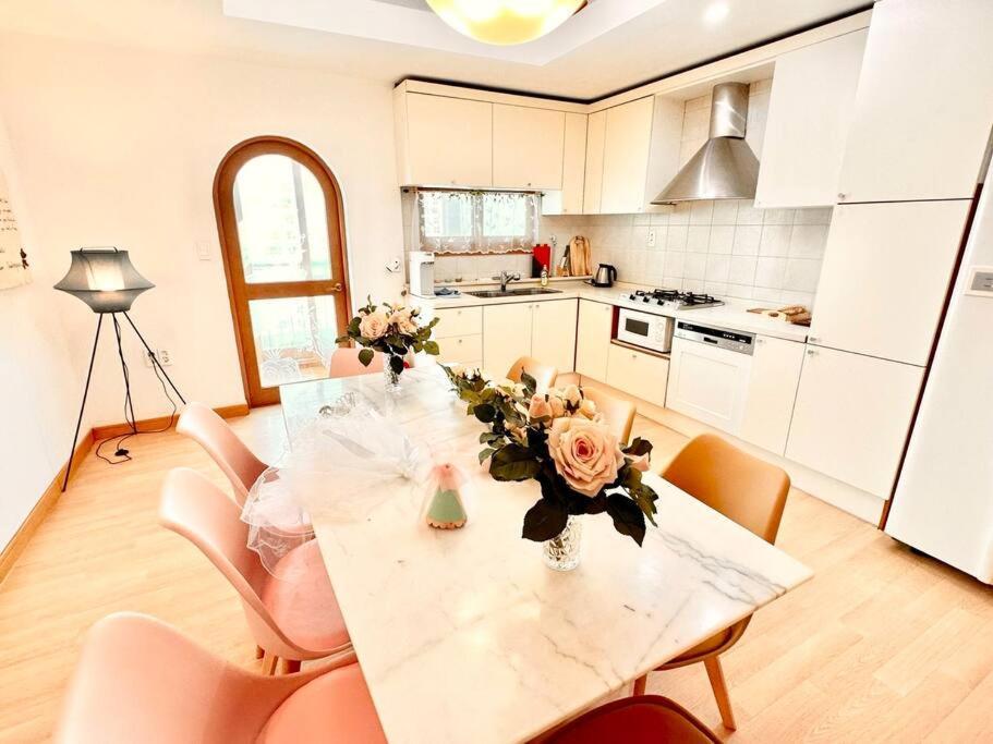 Penthouse Gwangan Located Main Enterance Of The Beach! Free Parking & Bbq With Amazing Patio! Villa *