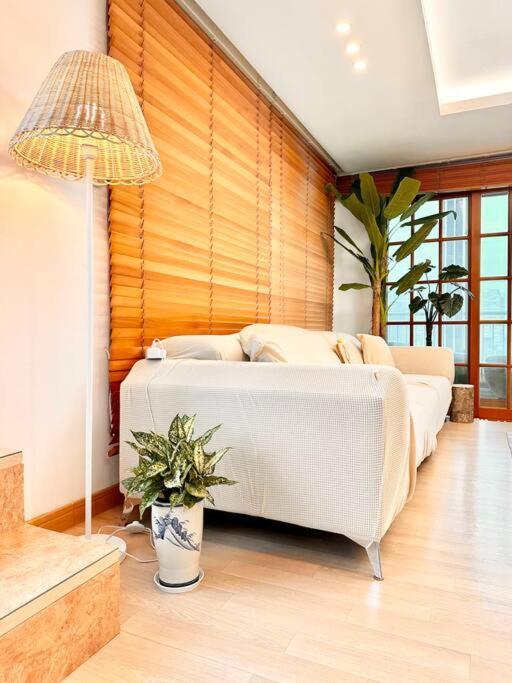 Penthouse Gwangan Located Main Enterance Of The Beach! Free Parking & Bbq With Amazing Patio! Villa