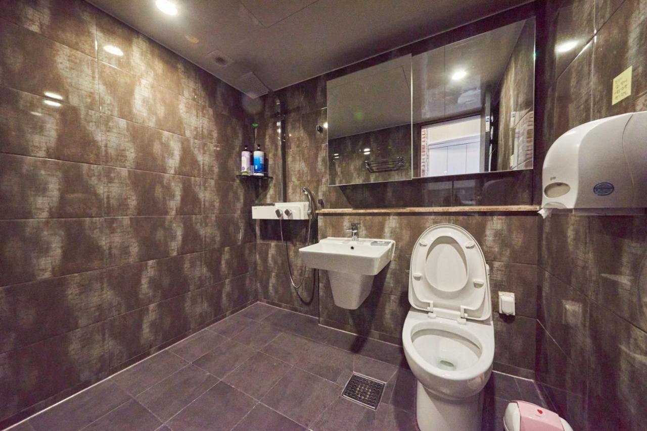 Ara House *
