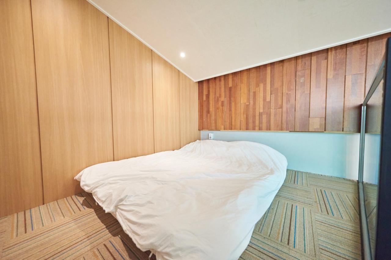 Ara House *
