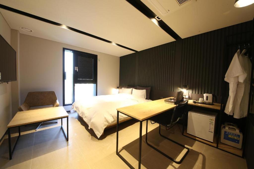 Yeoubi Hotel *