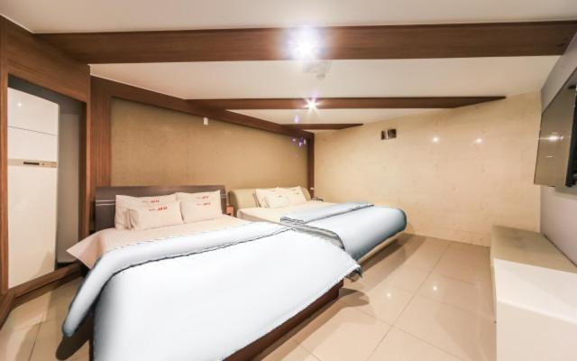 Hotel Mu *