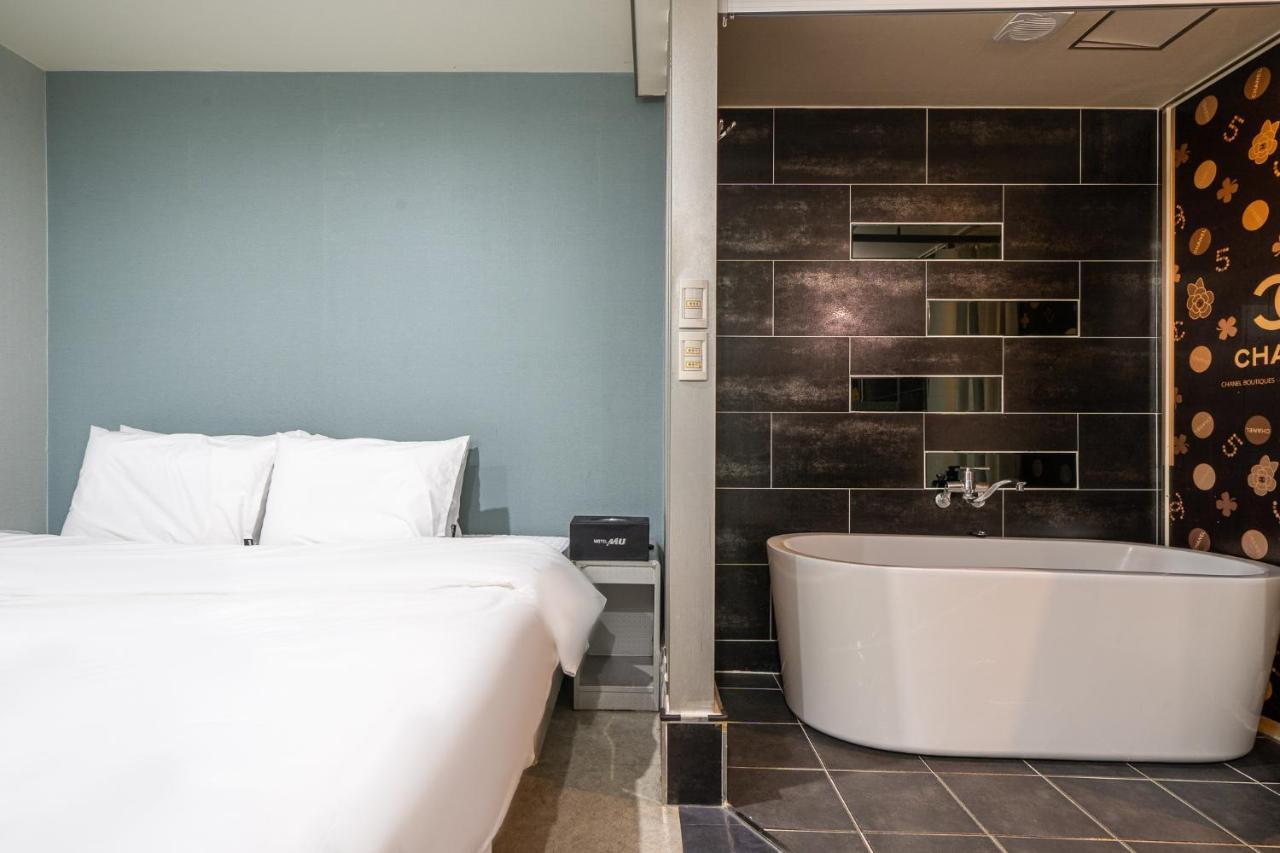 Hotel Mu *