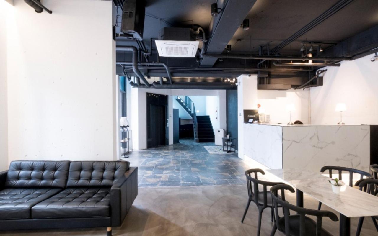 Hostel Canvas Black *