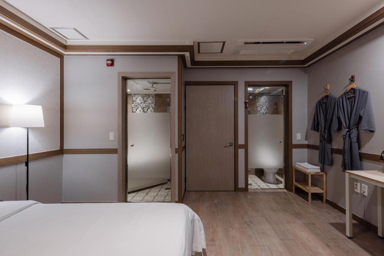 Hotel O *