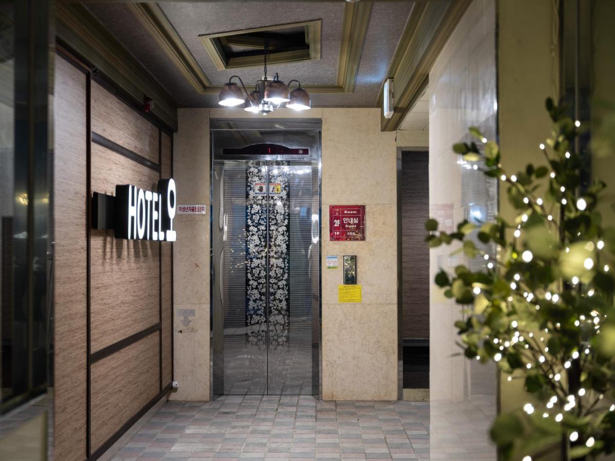 Hotel O *