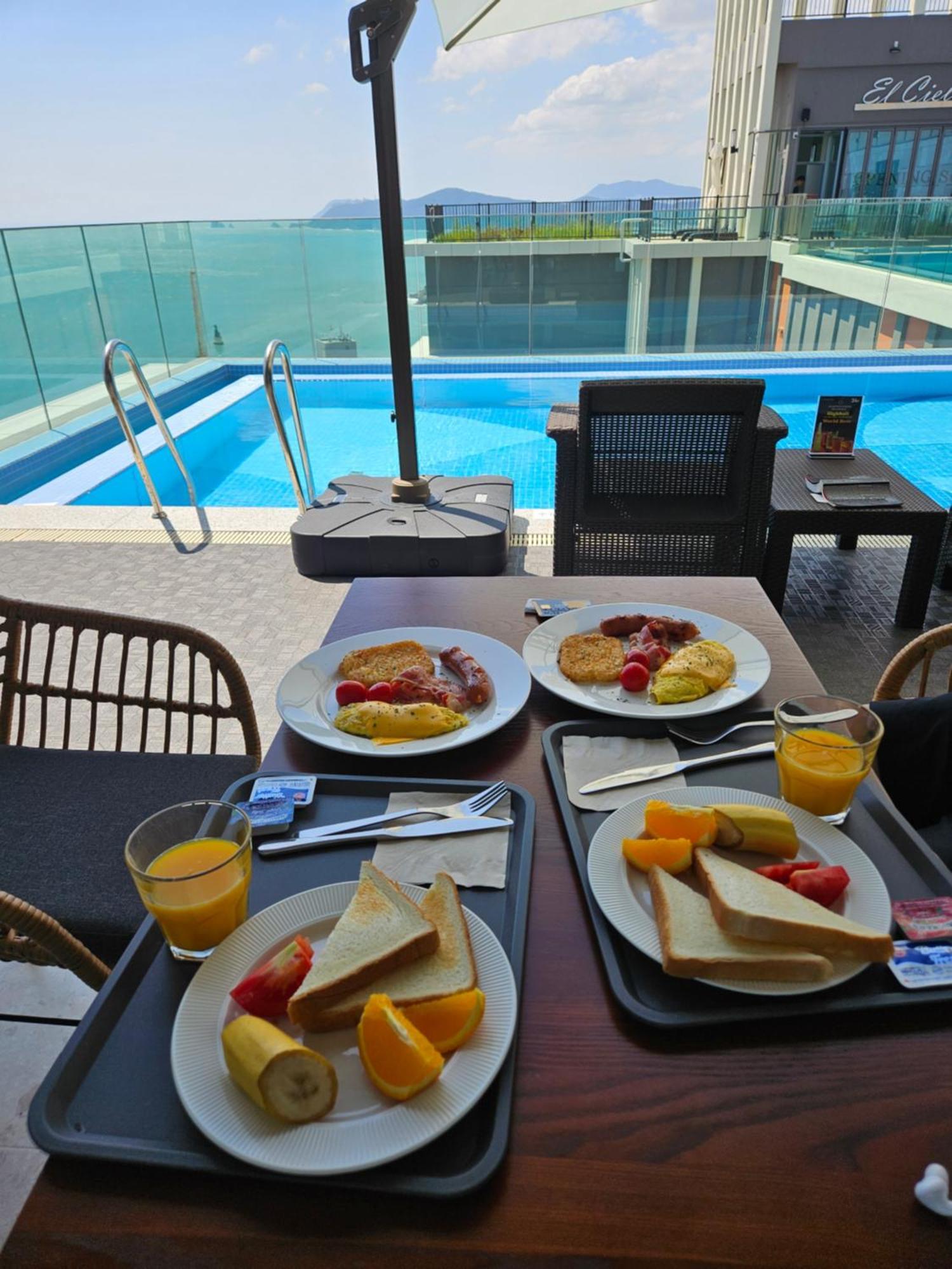 Elbon The Hotel