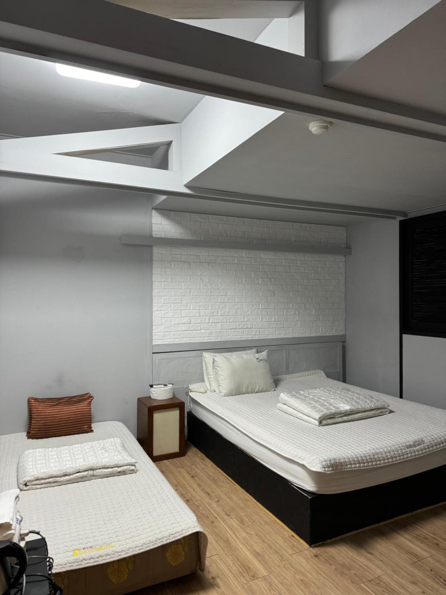 Airtel Motel *