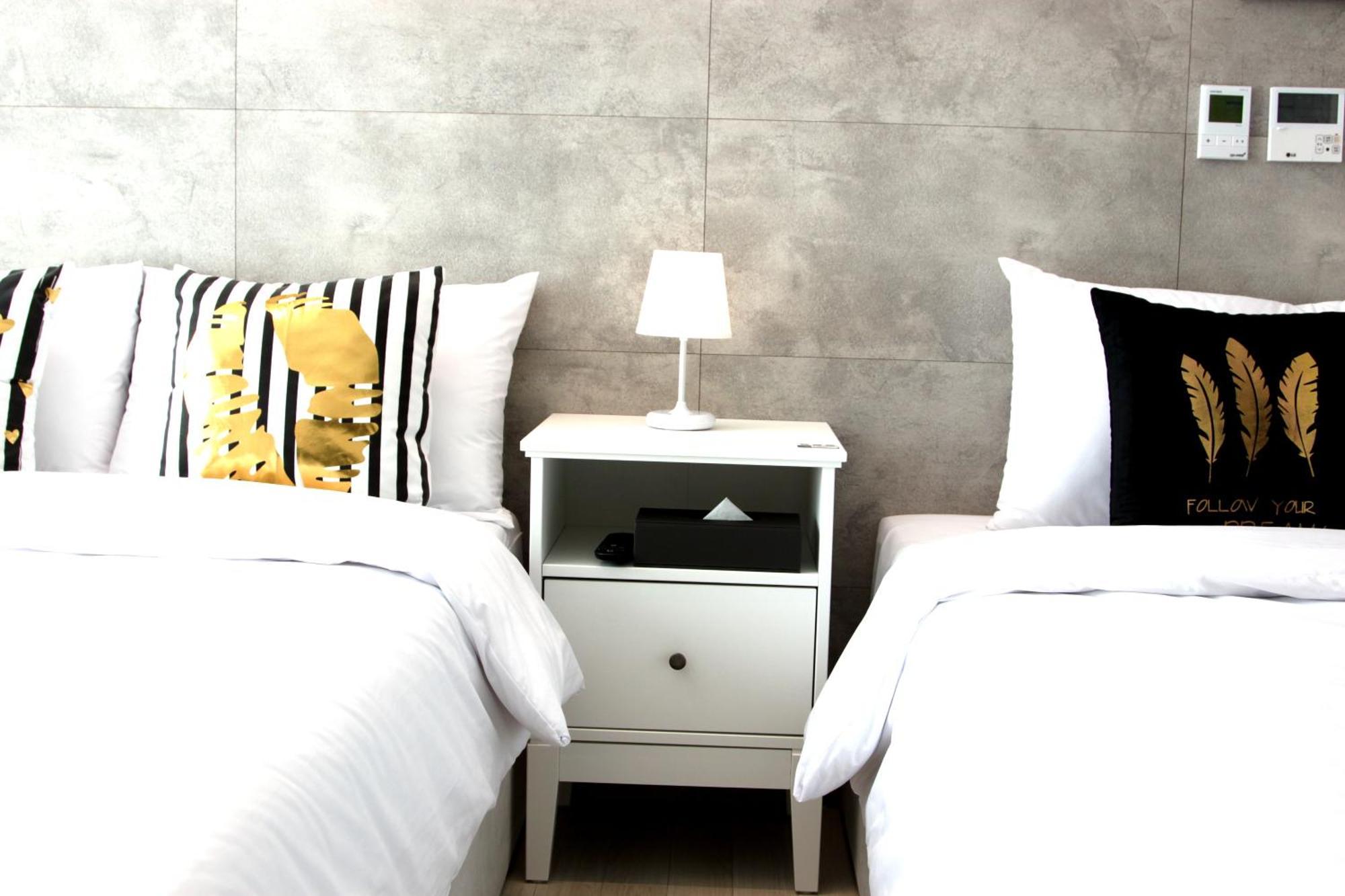 Hotel Elliy's