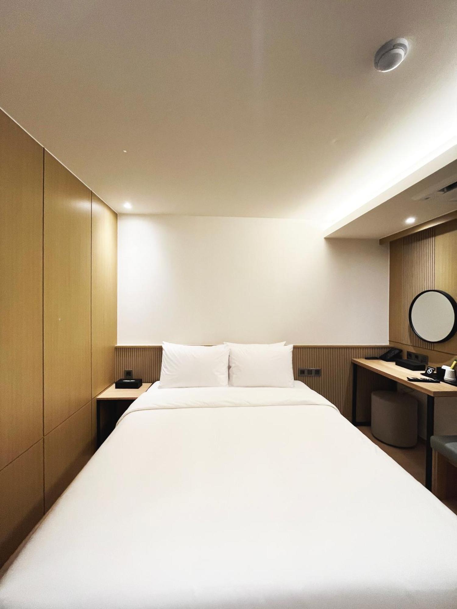 Hotel The *