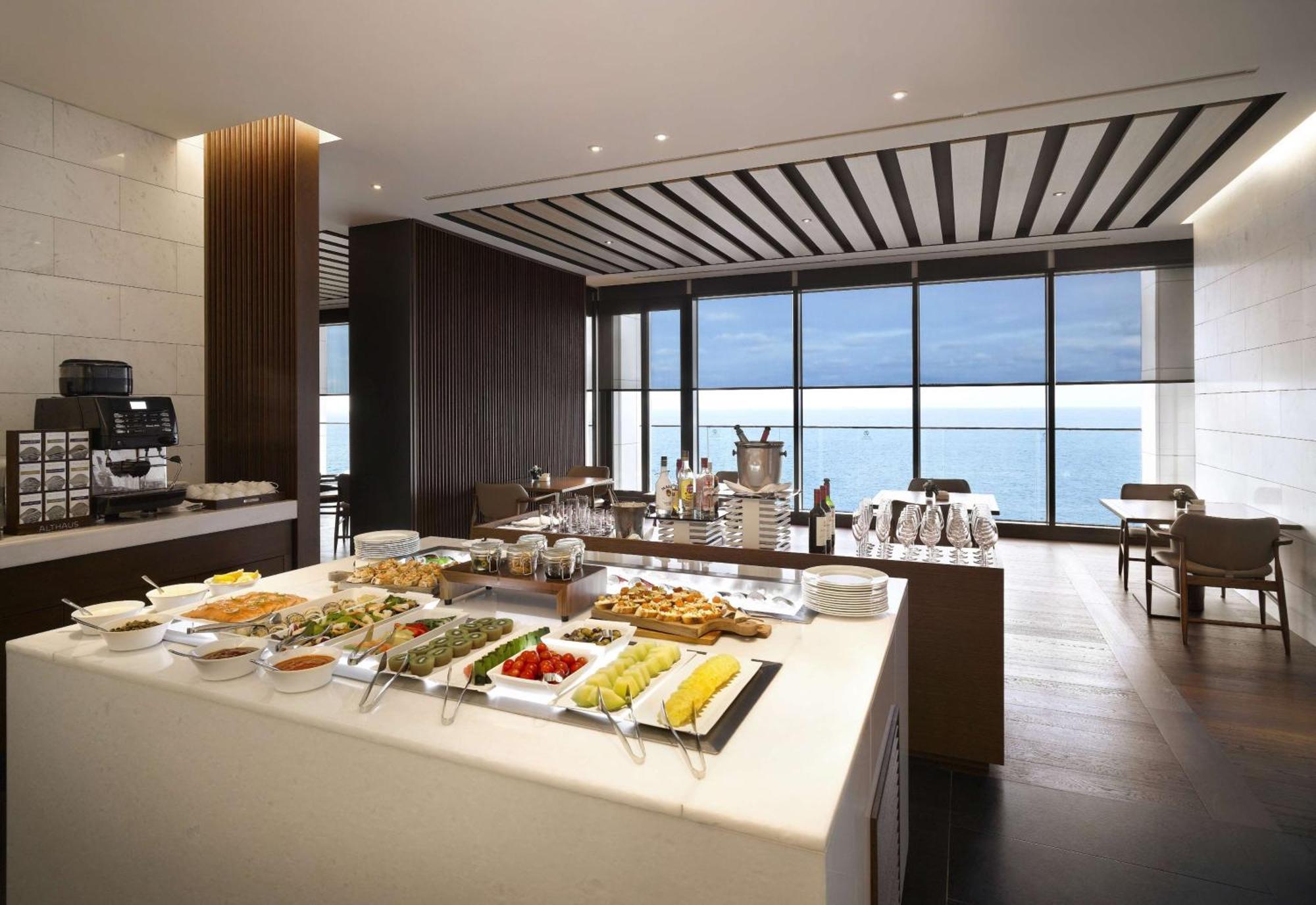 Khách sạn Ananti At Cove 5*