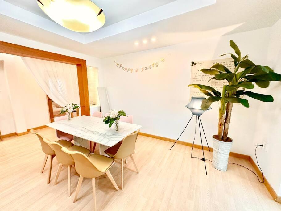 Penthouse Gwangan Located Main Enterance Of The Beach! Free Parking & Bbq With Amazing Patio! *