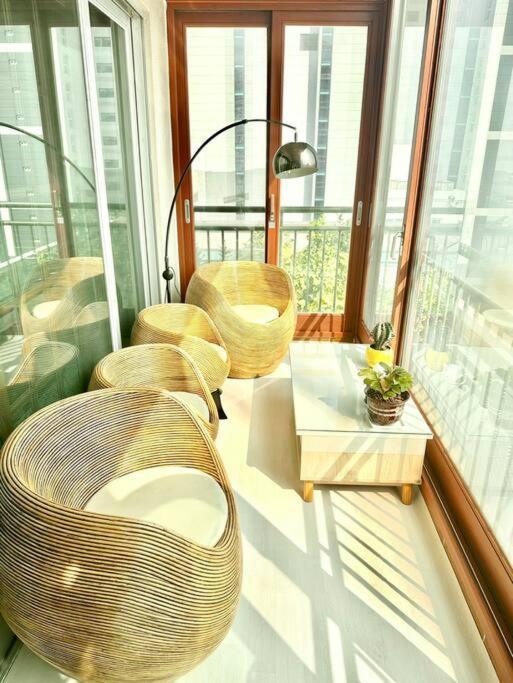 Villa Penthouse Gwangan Located Main Enterance Of The Beach! Free Parking & Bbq With Amazing Patio!