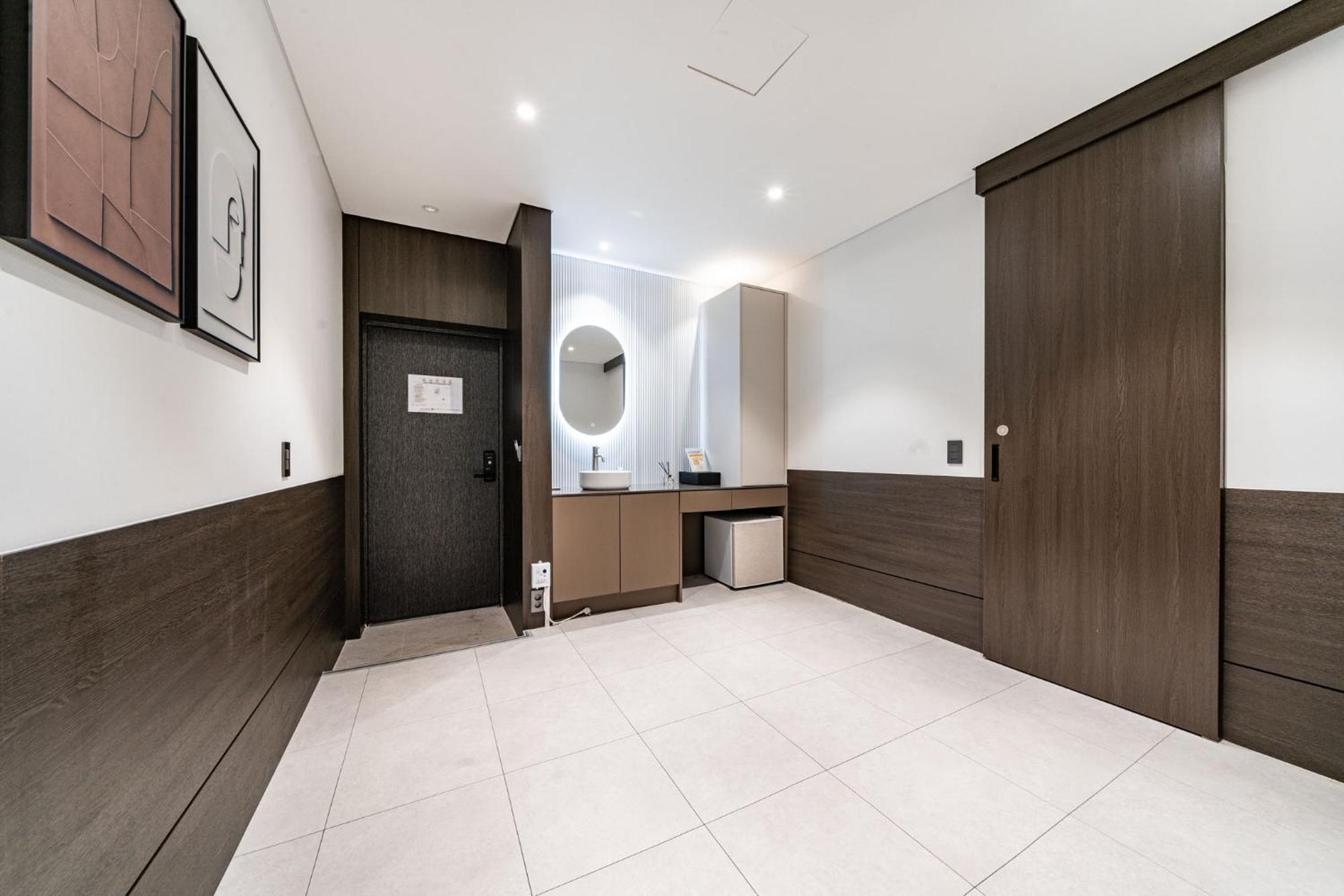 Waba Classic Gwanganri Khách sạn 2*