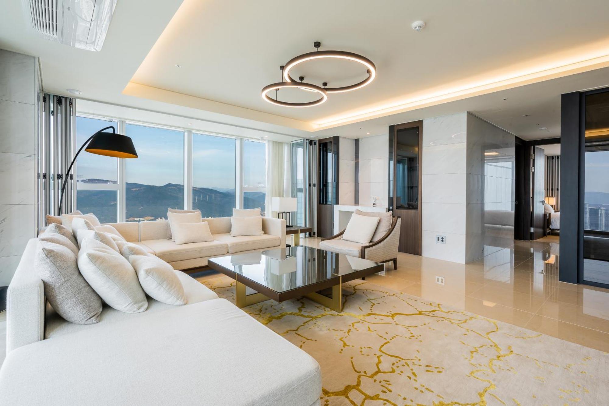 Hotel Lct Y Collection