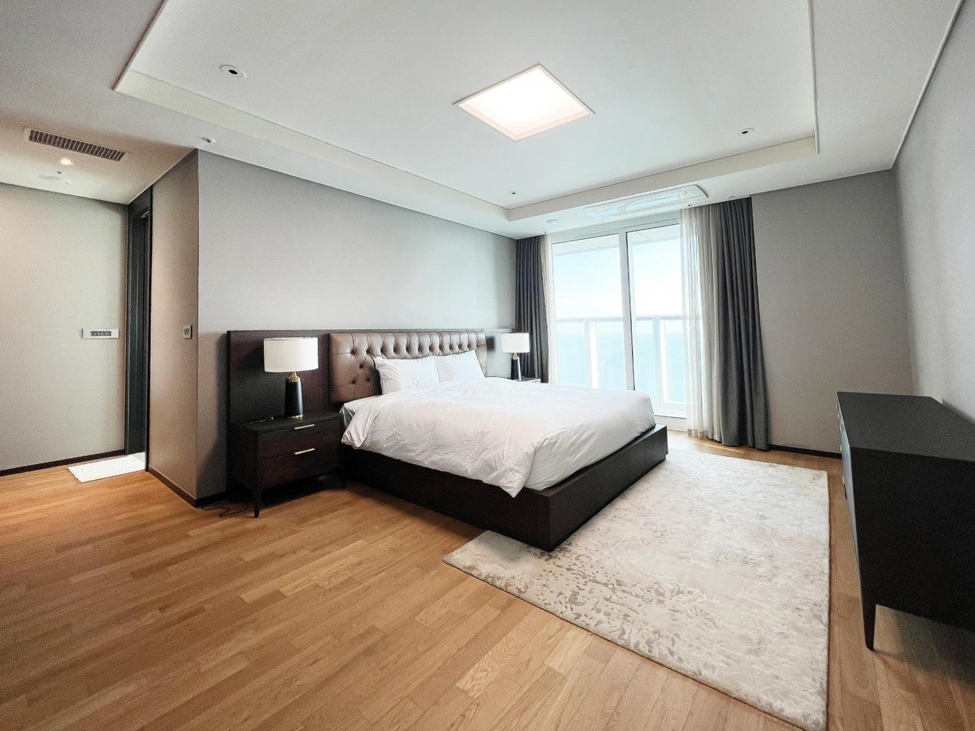 Hotel Lct Y Collection
