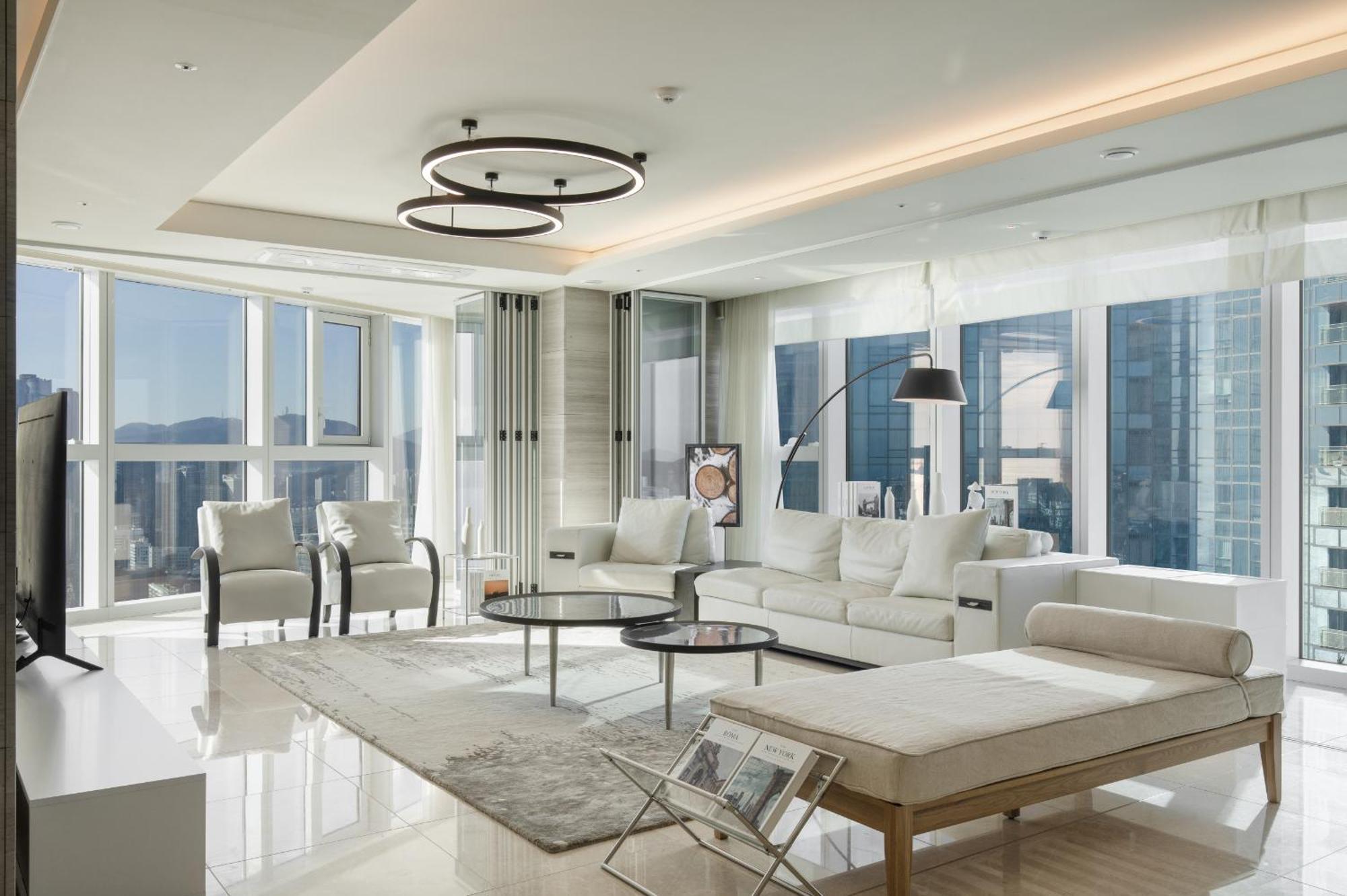 Hotel Lct Y Collection *