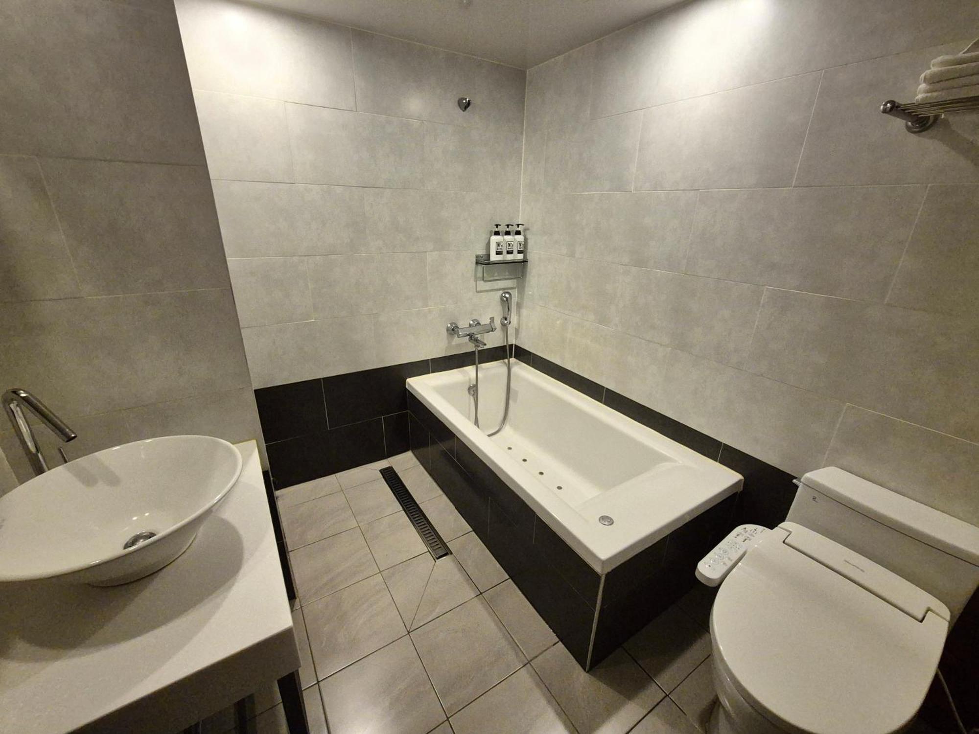 Hotel No. 25 Myeongji Oceanc Business 2*