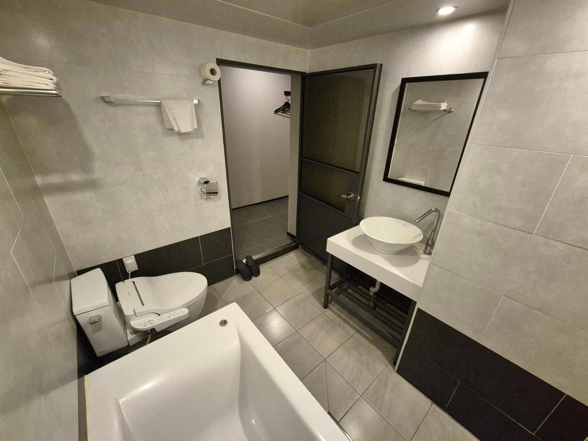 Hotel No. 25 Myeongji Oceanc Business Busan
