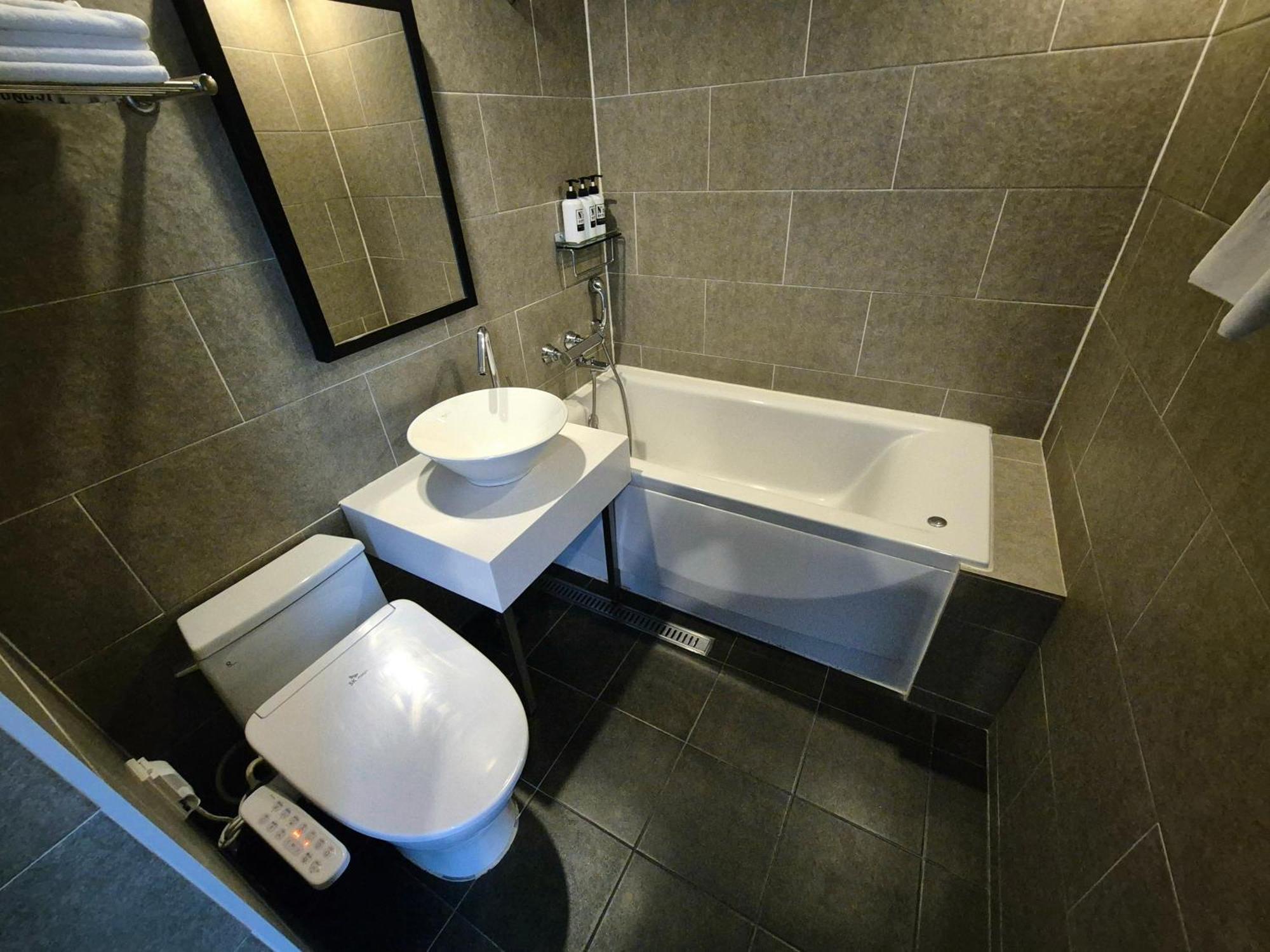Hotel No. 25 Myeongji Oceanc Business