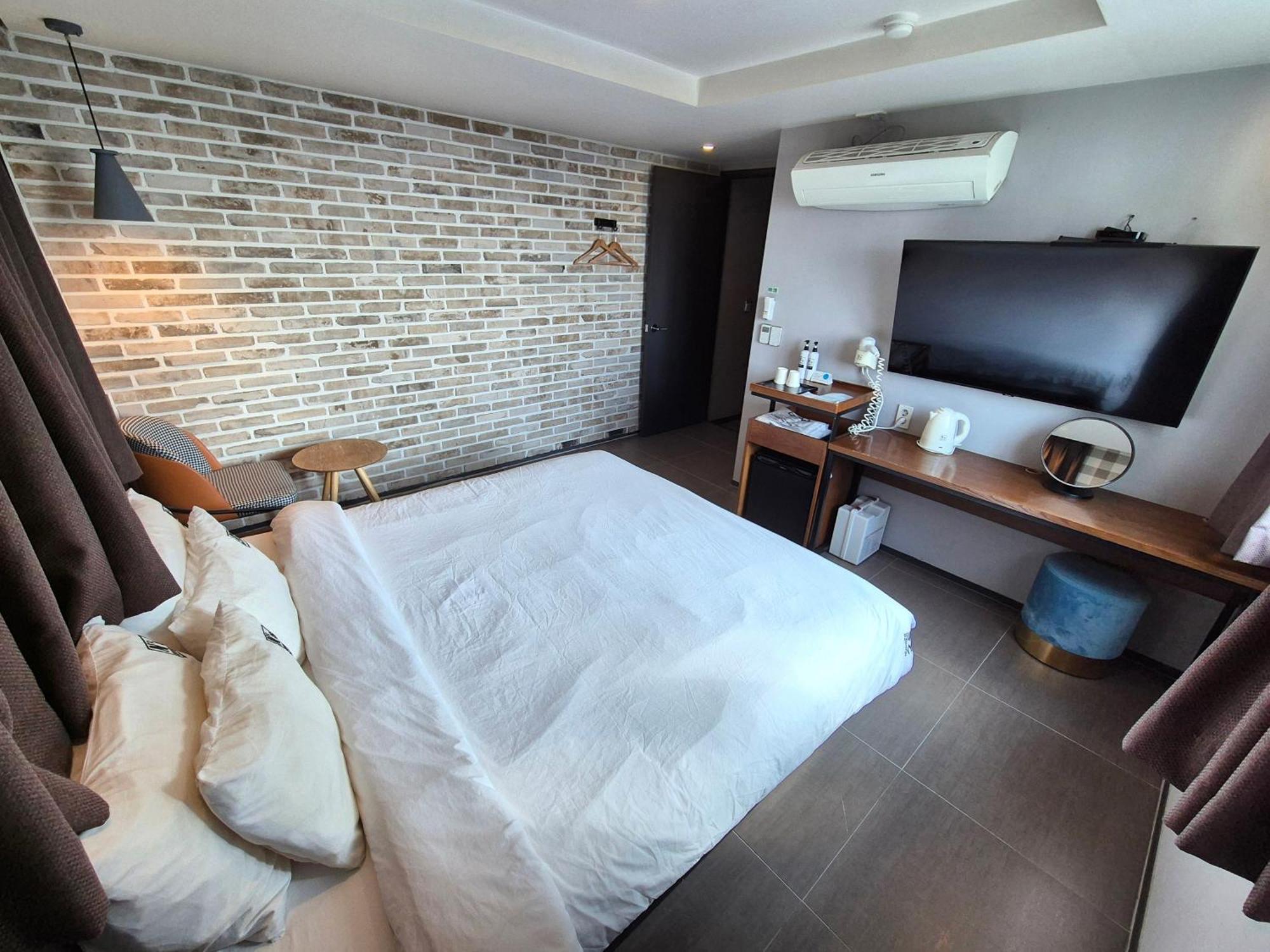 Hotel No. 25 Myeongji Oceanc Business